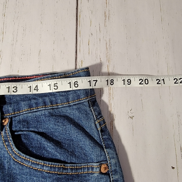 Levi's 550 Med Dark Wash Denim Relaxed Boot Cut Women's Size 12M - Picture 10 of 12